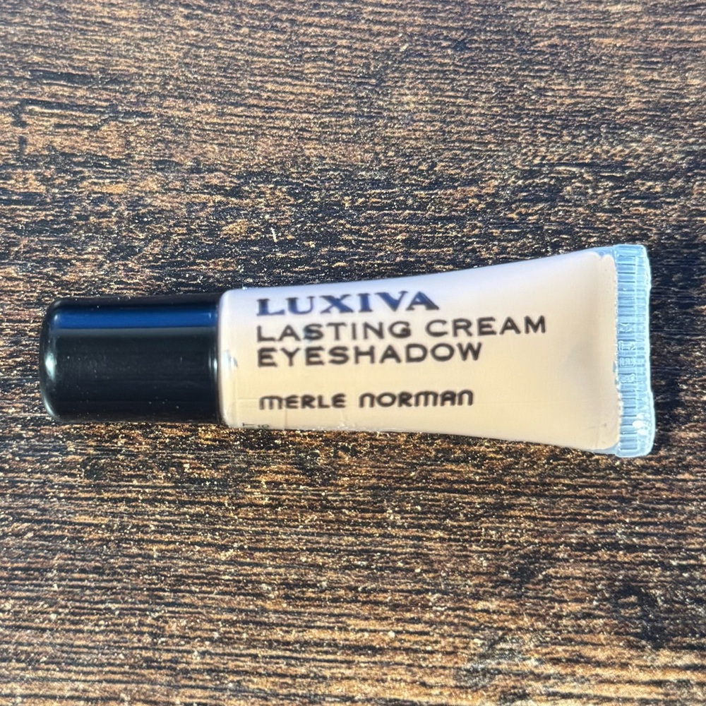 Merle Norman Luxiva Lasting Cream Eyeshadow - Wheat - .25 oz.